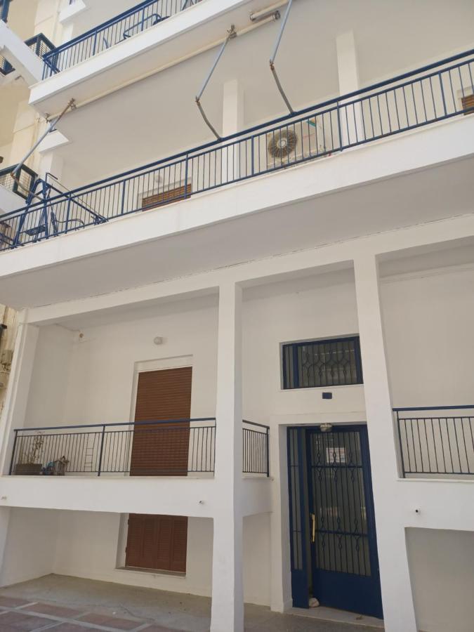Seaside Family Apartment Loutraki エクステリア 写真