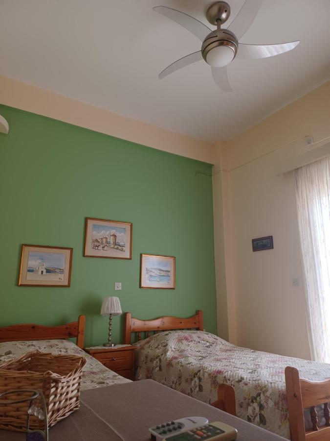 Seaside Family Apartment Loutraki エクステリア 写真